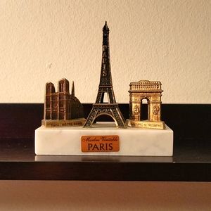 Paris desk decorator